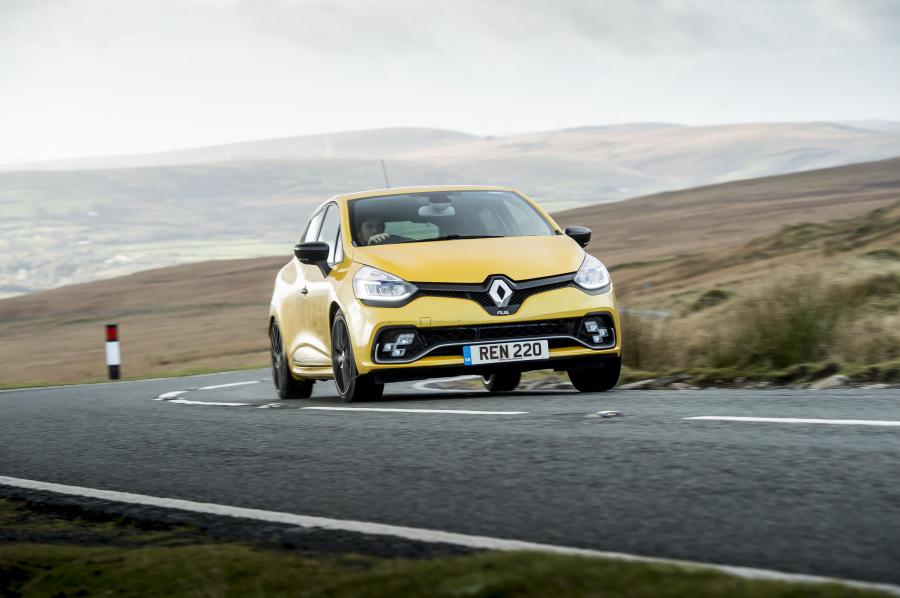  Renault Clio R.S. 220 Trophy 2016 года  (UK) (фото 19 из 30)